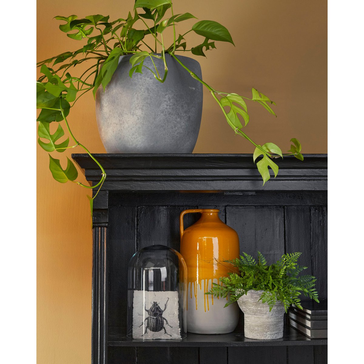 Terracotta pot met lichtgrijze tint